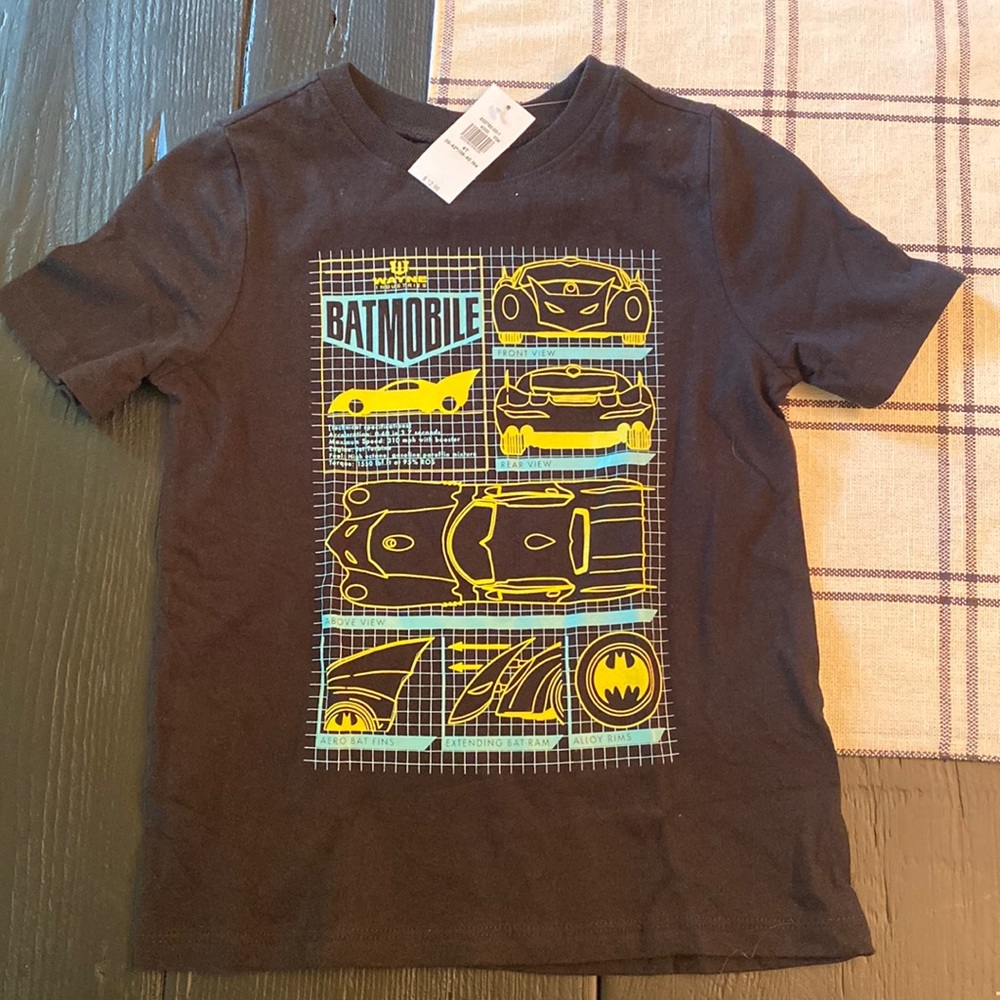 Kids 4t unisex Batmobile shirt